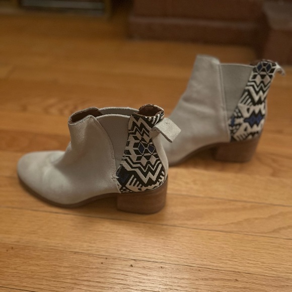 Toms Shoes - TOMS Esme bootie birch suede size W8